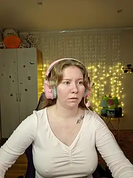 D0nna  online show from March 23, 2026, 7:18 pm