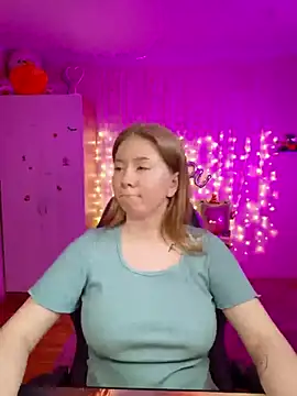 D0nna  online show from April 20, 2026, 11:50 pm