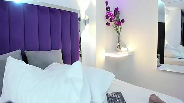 Snapshot of LindsyCater chatting on December 3, 2024, 3:11 pm LindsyCater online show from December 3, 2024, 3:11 pm
