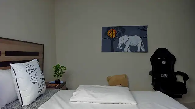 Renee-18 online show from February 8, 2026, 4:05 am