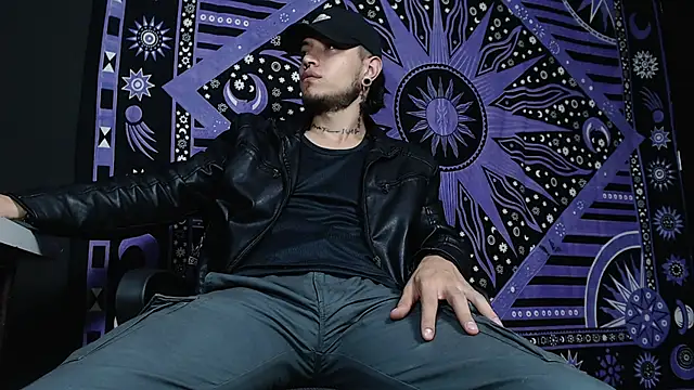 Dicaprioo  online show from January 29, 2025, 7:00 pm