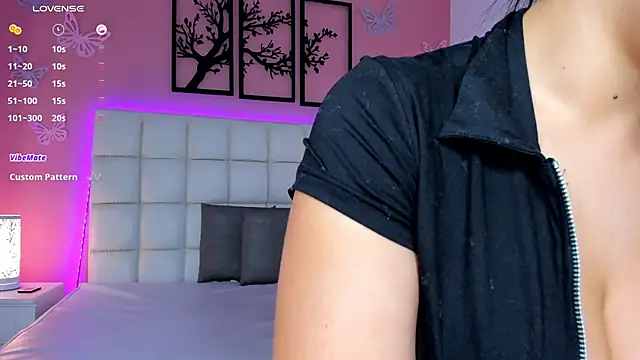 Snapshot of Emily_roux chatting on January 4, 2025, 4:01 am Emily roux online show from January 4, 2025, 4:01 am