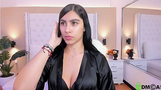 Snapshot of Emily_roux chatting on November 7, 2025, 3:28 am Emily roux online show from November 7, 2025, 3:28 am