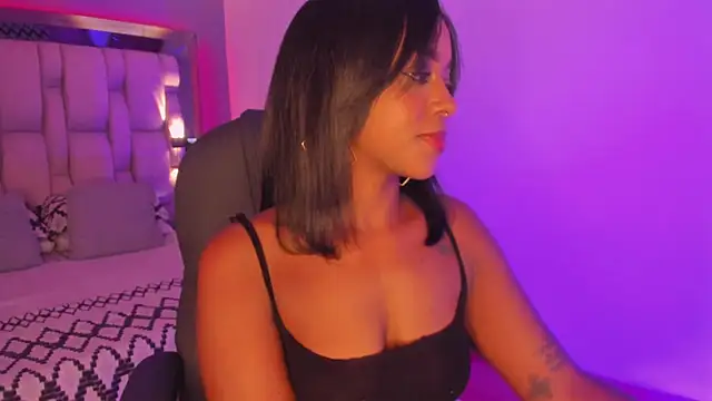 EmilyHaan online show from January 14, 2025, 8:04 pm