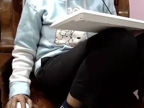 momo lov online show from December 23, 2024, 11:25 am