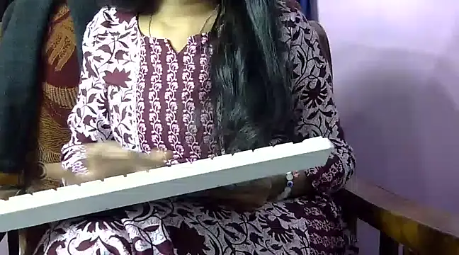 momo lov online show from January 8, 2025, 11:21 am