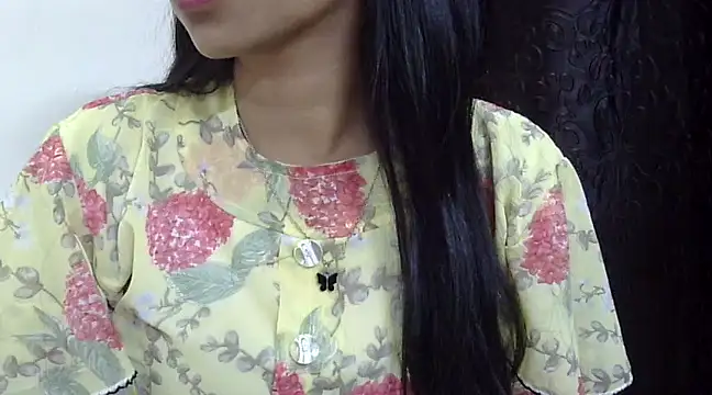 momo lov online show from March 8, 2025, 8:44 am