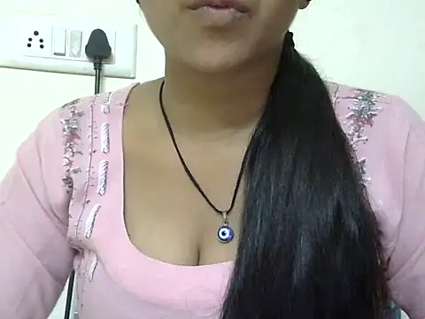 momo lov online show from October 18, 2025, 5:10 am