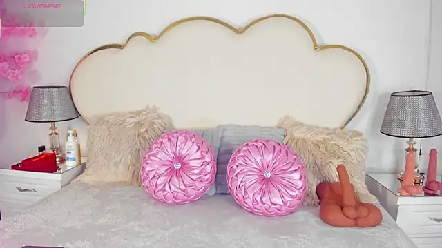 CahitlinBell online show from October 21, 2025, 5:41 am