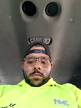 Snapshot of Dj-yefri-pauta chatting on May 4, 2026, 8:49 pm Dj-yefri-pauta online show from May 4, 2026, 8:49 pm
