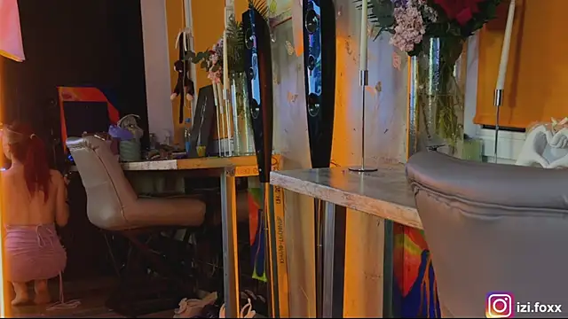 izi-fox online show from November 22, 2025, 4:06 pm