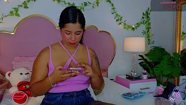 EmmaCrush online show from November 11, 2025, 9:04 pm