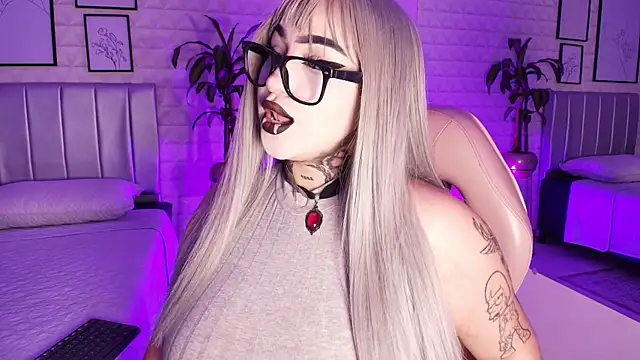 bella-green online show from September 17, 2025, 7:37 pm