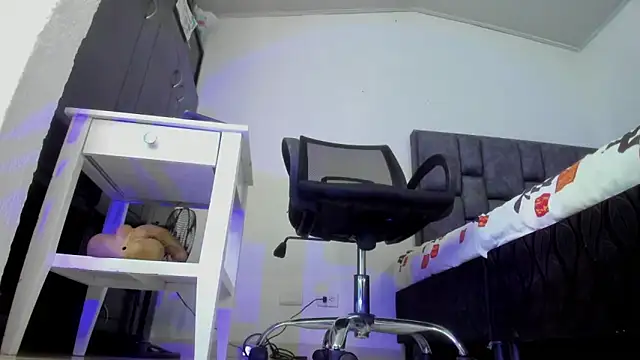 Sarah Mistress  online show from March 25, 2026, 8:04 pm