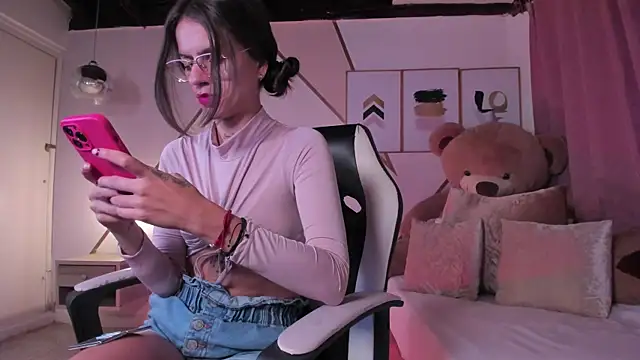 Snapshot of maye_wells chatting on February 13, 2025, 5:54 pm maye wells online show from February 13, 2025, 5:54 pm