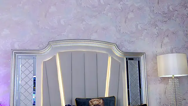 Issadorra online show from February 8, 2025, 2:27 pm