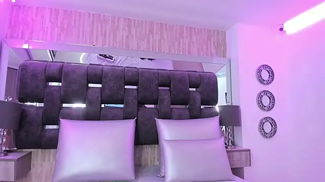 Charlotte Myers online show from January 7, 2026, 7:38 pm