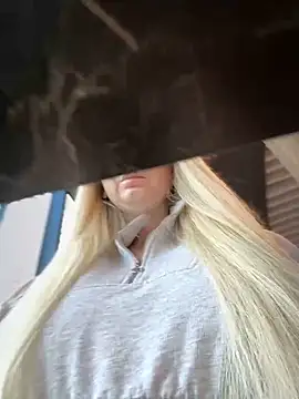 Teya moon  online show from December 4, 2024, 10:02 am