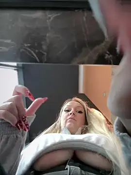 Teya moon  online show from December 17, 2024, 10:34 am