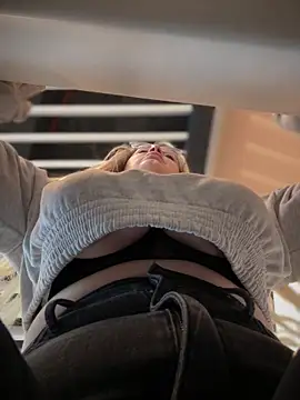 Teya moon  online show from January 22, 2025, 11:12 am