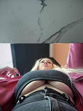 Teya moon  online show from January 27, 2025, 11:43 am