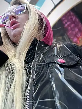 Teya moon  online show from February 14, 2025, 12:03 pm