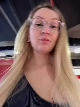 Teya moon  online show from February 22, 2025, 12:08 pm