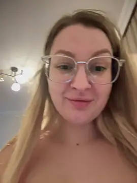 Teya moon  online show from March 13, 2025, 9:37 pm