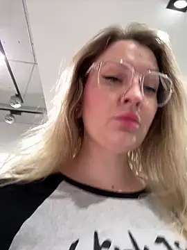 Teya moon  online show from September 27, 2025, 12:54 pm