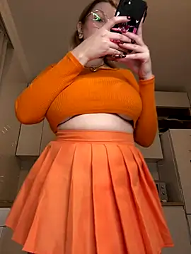 Teya moon  online show from October 28, 2025, 7:27 pm