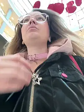 Teya moon  online show from March 19, 2026, 1:15 pm