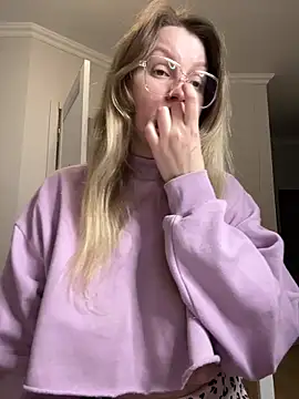 Teya moon  online show from March 30, 2026, 5:14 pm