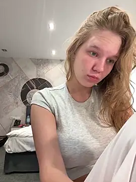 Ketitull online show from September 17, 2025, 4:47 am