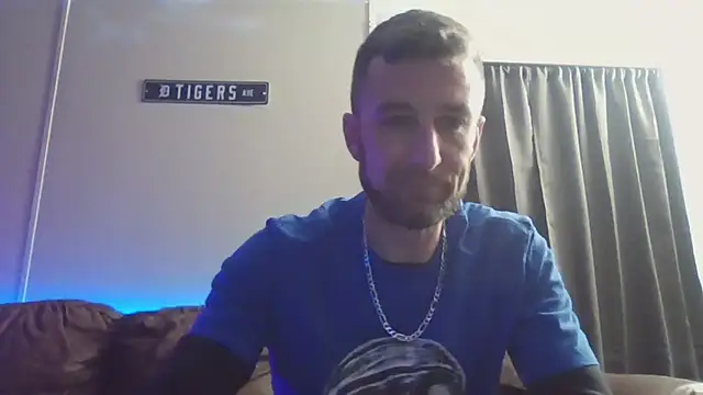 Snapshot of HungStud4You chatting on February 27, 2025, 4:41 am HungStud4You online show from February 27, 2025, 4:41 am