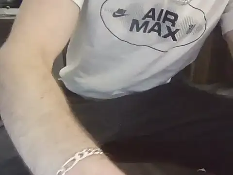 Snapshot of HungStud4You chatting on January 8, 2026, 6:05 am HungStud4You online show from January 8, 2026, 6:05 am