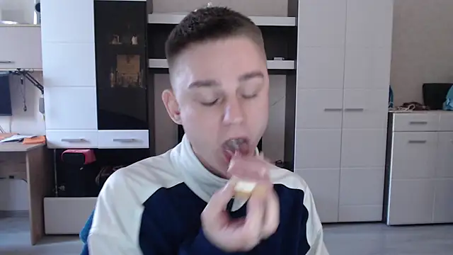 angryzan online show from January 14, 2025, 7:17 am