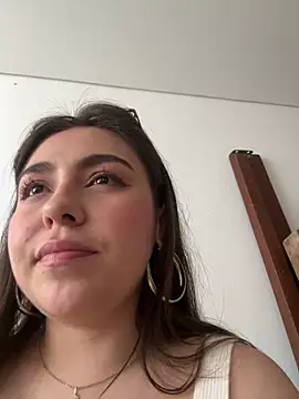 Snapshot of SofiMeza chatting on December 13, 2024, 4:38 pm SofiMeza online show from December 13, 2024, 4:38 pm