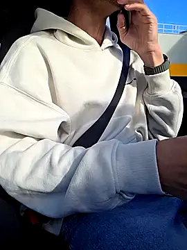 Snapshot of Zeefy chatting on October 13, 2025, 8:14 am Zeefy online show from October 13, 2025, 8:14 am