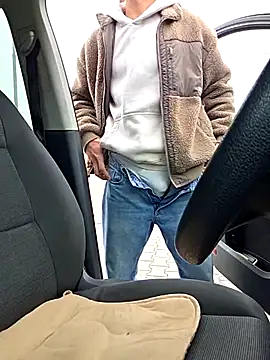 Snapshot of Zeefy chatting on November 5, 2025, 8:25 am Zeefy online show from November 5, 2025, 8:25 am