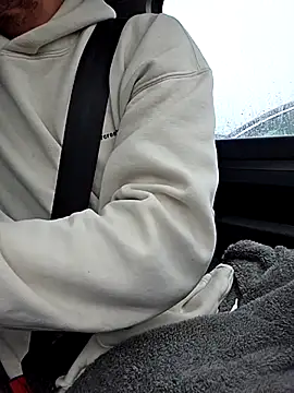 Snapshot of Zeefy chatting on November 16, 2025, 8:09 am Zeefy online show from November 16, 2025, 8:09 am