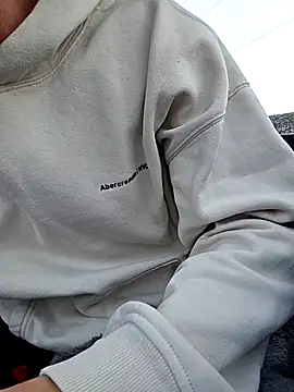 Snapshot of Zeefy chatting on November 30, 2025, 9:24 am Zeefy online show from November 30, 2025, 9:24 am