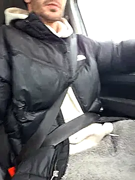 Snapshot of Zeefy chatting on December 3, 2025, 8:56 am Zeefy online show from December 3, 2025, 8:56 am