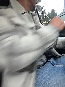 Snapshot of Zeefy chatting on December 18, 2025, 1:39 pm Zeefy online show from December 18, 2025, 1:39 pm