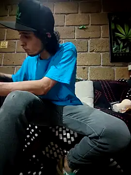 Pitudo20cmm online show from September 19, 2025, 6:59 am