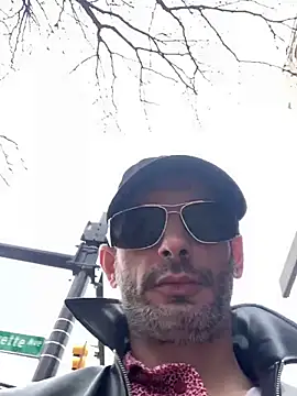 hailzeffn online show from April 12, 2026, 9:53 pm