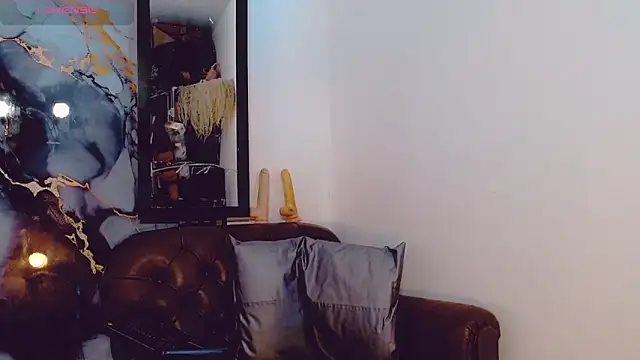 khiara moretti online show from November 6, 2025, 11:11 am