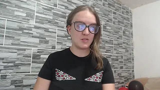 Snapshot of Venus_Santana chatting on December 5, 2024, 6:33 pm Venus Santana online show from December 5, 2024, 6:33 pm