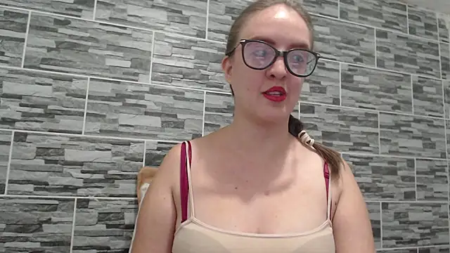 Snapshot of Venus_Santana chatting on December 19, 2024, 9:49 pm Venus Santana online show from December 19, 2024, 9:49 pm