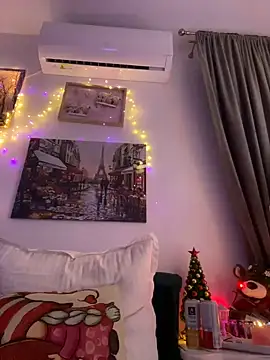 EvelynFrances online show from December 25, 2024, 5:58 pm