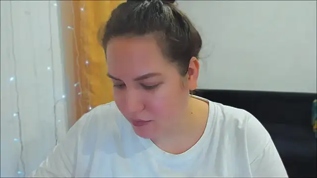  madalexa  online show from November 12, 2025, 1:00 pm